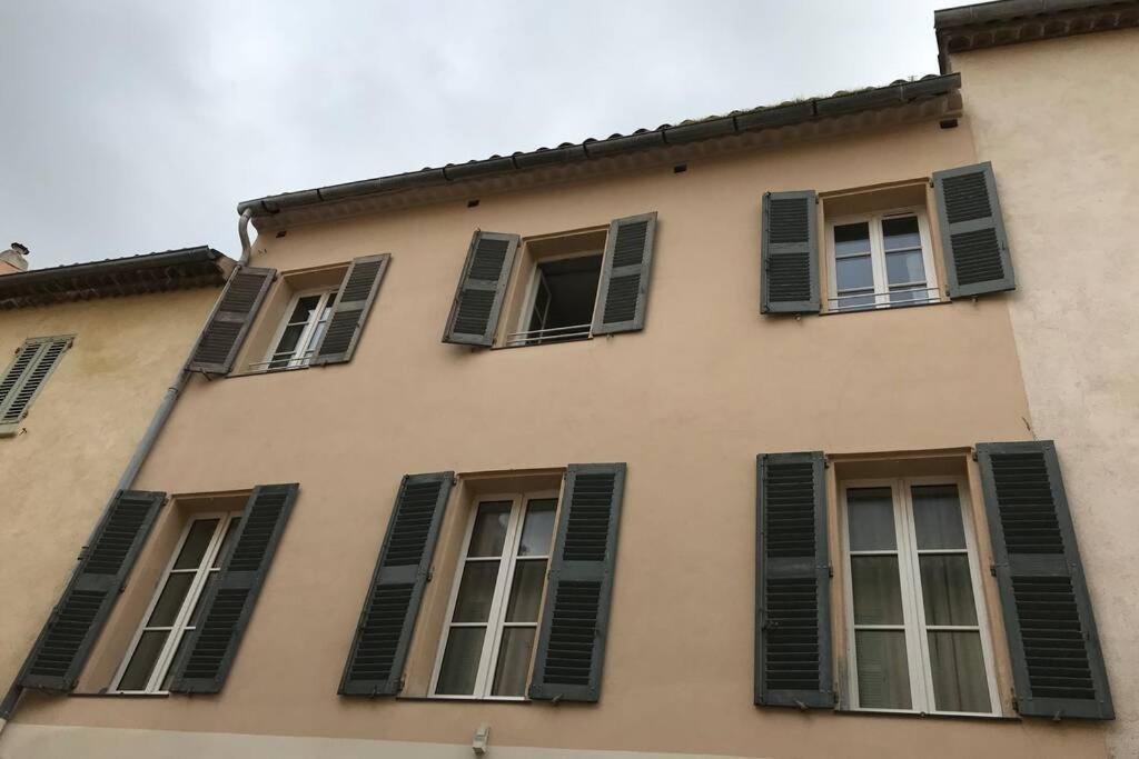 Superbe 3 Pièces 4 étoiles Plein Centre 70m Du Port Appartamento